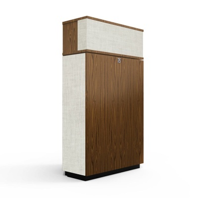 Armário em madeira e tecido bege com número 75 na porta