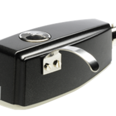 Sintonizador de guitarra elétrica preto com detalhes prateados e visor circular