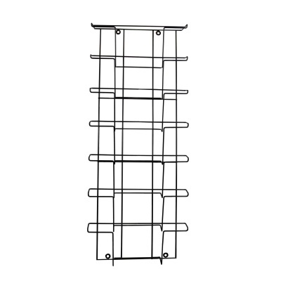 Estrutura metálica preta com barras horizontais e verticais