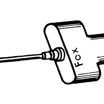 Conector elétrico com a palavra 'FOX' no corpo, terminal de metal