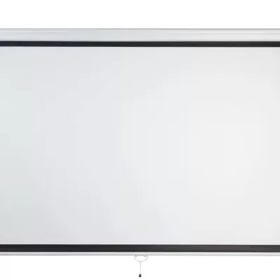 Ecrã de projeção branco com moldura preta montado