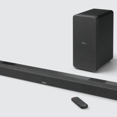 Sistema de som com barra, subwoofer e controlo remoto preto