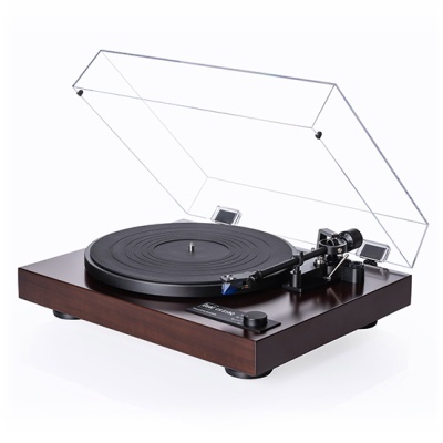 Gira-discos com base de madeira escura e tampa transparente levantada