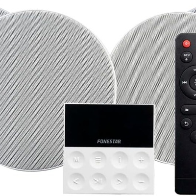 Conjunto de colunas cinzentas, controlador branco e comando remoto preto