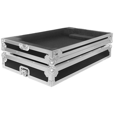 Mala rígida preta com interior acolchoado e armação metálica prateada.