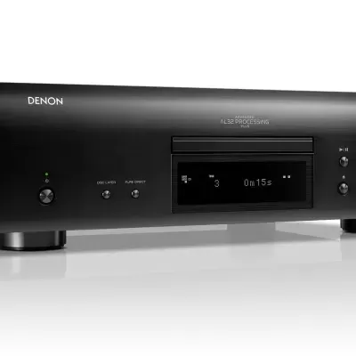 Leitor de CD Denon preto com display digital