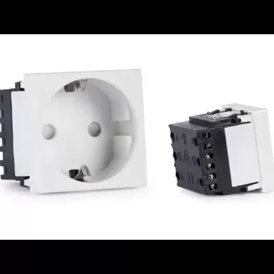 Tomada elétrica modular branca com soquete redondo e contactos metálicos