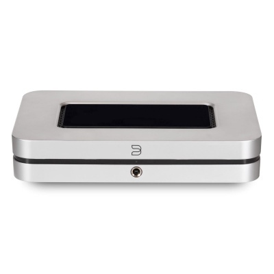 Dispositivo electrónico prateado com parte superior preta e conector frontal