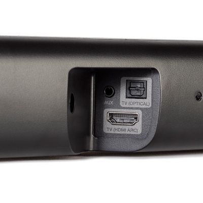 Barra de som preta mostrando portas HDMI ARC, USB TYPE-B e energia DC 12V