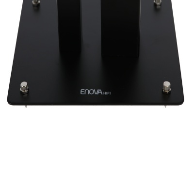 Suporte preto para auscultadores com base retangular e texto ENOVA HIFI