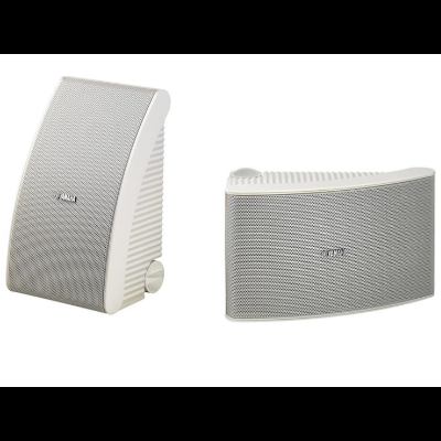 Duas colunas de som brancas com grelha cinza e marca JBL