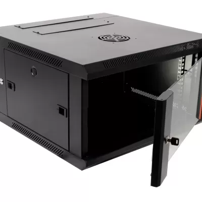 Armário de servidor metálico preto com porta de vidro aberta