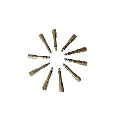 Adaptadores de áudio metálicos prateados em círculo