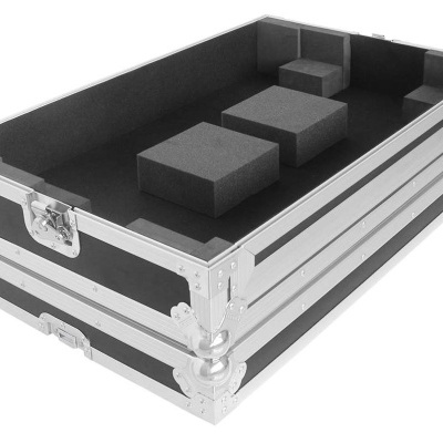 Caixa de transporte preta com espuma interior e estrutura metálica