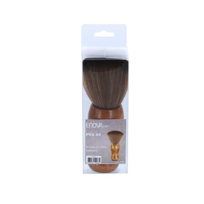 Pincel de barbear com cabo de madeira e cerdas castanhas na embalagem