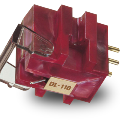 Cartucho fonográfico vermelho translúcido com etiqueta DL-110