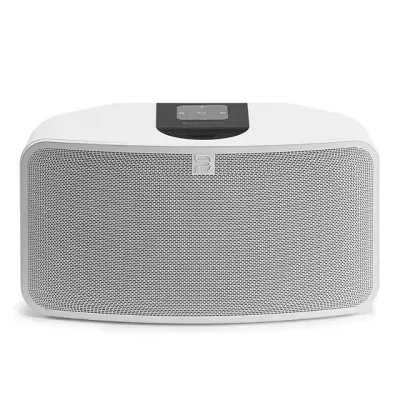 Coluna portátil branca com grelha cinzenta e painel preto com botões