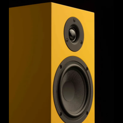 Coluna de som amarela com dois altifalantes pretos