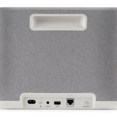 coluna de som portátil cinzenta e branca com várias portas na parte traseira