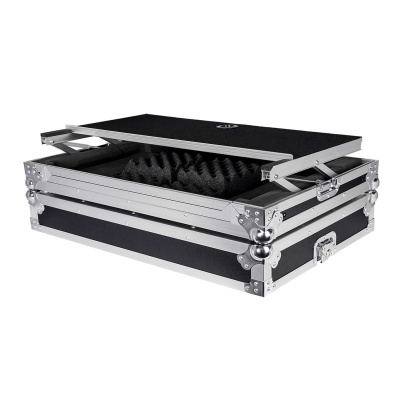 Mala transportadora preta com espuma interior e estrutura metálica prateada