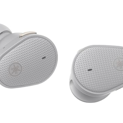 Auriculares sem fios cinza claro com textura e logotipo Yamaha