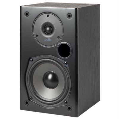 Coluna de som preta da marca Polk com dois altifalantes e acabamento em madeira escura