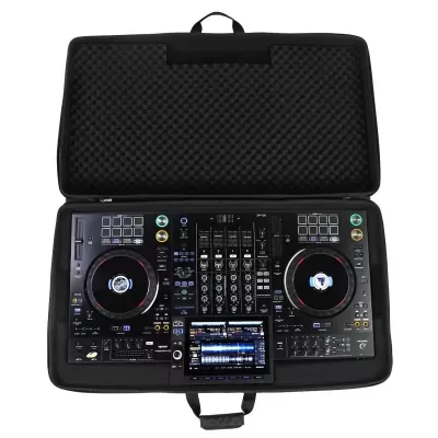 Equipamento DJ profissional preto com mesa de mistura e mala acolchoada