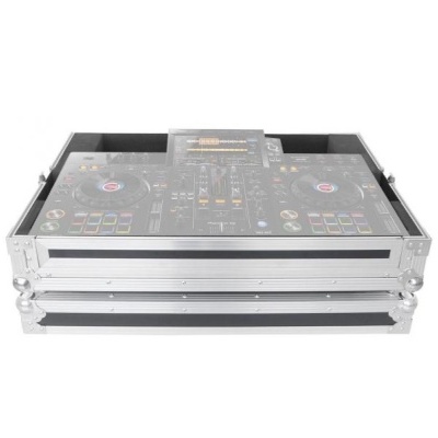 Estojo metálico prateado com controlador de DJ e tampa transparente