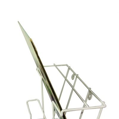 Expositor metálico branco para documentos em fundo branco