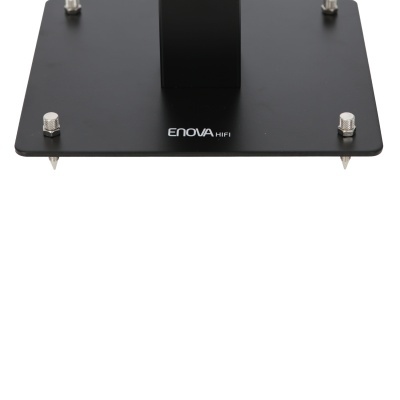 Base metálica preta com parafusos e pontas metálicas com texto ENOVA HIFI