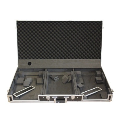 Estojo rígido preto aberto com divisórias internas em espuma