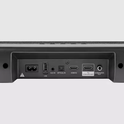 Parte traseira de barra de som preta com várias portas e conectores