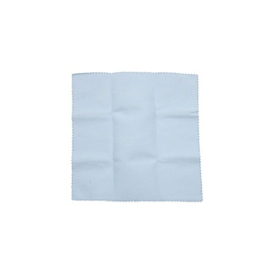 Pano de limpeza azul claro com bordas em ziguezague