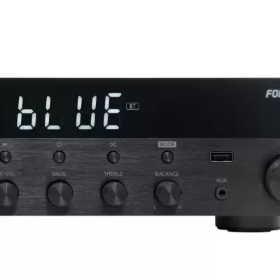 Amplificador estéreo preto com ecrã digital e comando remoto preto