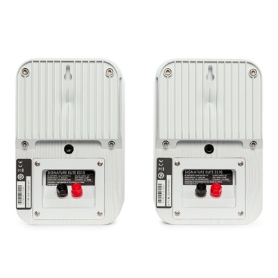 Par de colunas brancas Signature Elite ES10 vistas de trás com conectores e etiquetas