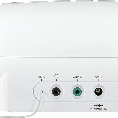 Coluna de som branca com entradas AUX IN, DC IN, e AST