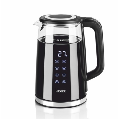 chaleira elétrica preta com visor digital e botões táteis