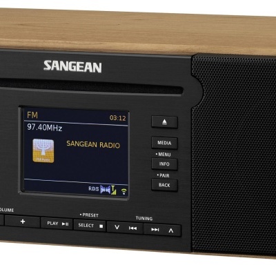 Rádio digital SANGEAN com colunas pretas e corpo em madeira