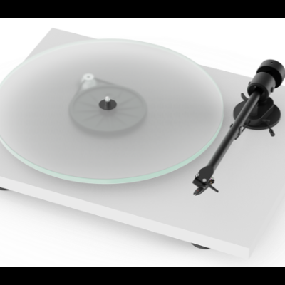 Giradiscos branco com prato de vidro transparente e braço de leitura preto