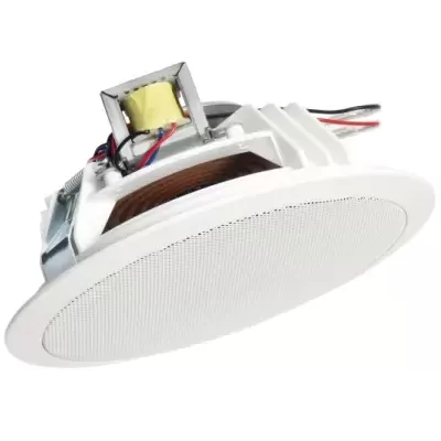 Coluna de áudio embutida branca com grelha circular e componentes magnéticos expostos.