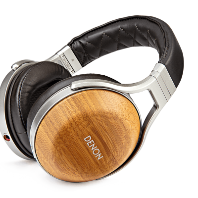 Auriculares DENON com madeira clara e almofadas pretas