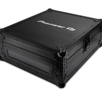 Estojo preto rígido para equipamento com o texto Pioneer DJ