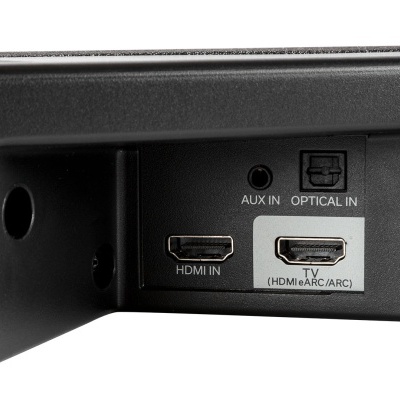 Portas de conectividade de uma barra de som preta