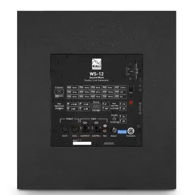 Painel traseiro de subwoofer Kali Audio WS-12 com entradas, saídas e controlos