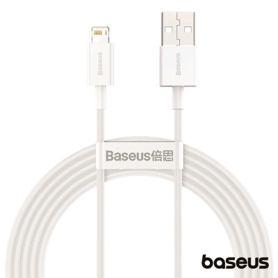 Cabo USB branco Baseus com conetores USB-A e Lightning e etiqueta com texto
