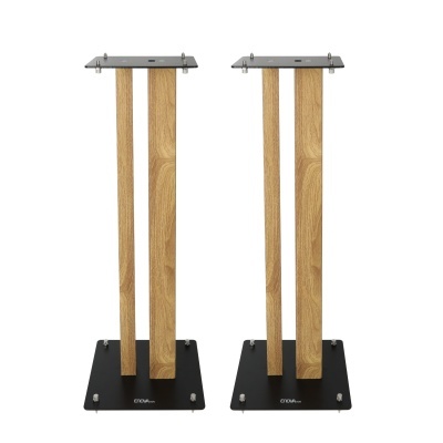 Par de suportes para colunas com pilares em madeira clara e bases pretas.