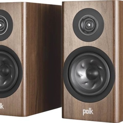 Par de colunas Polk em madeira castanha com tweeter e woofer pretos.