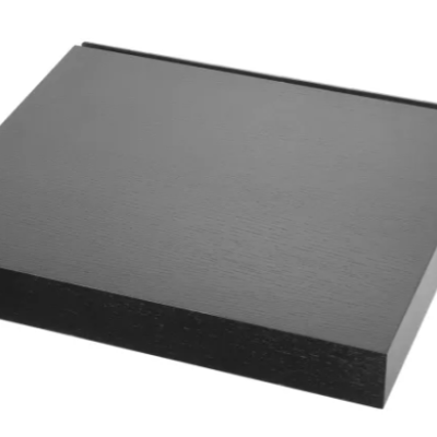 prateleira retangular preta de madeira com acabamento fosco