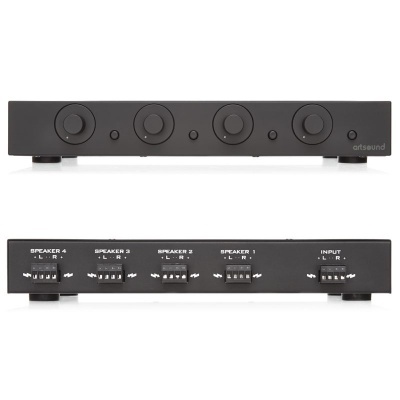 Dispositivo de áudio preto com botões frontais e conexões traseiras etiquetadas