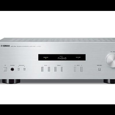 Amplificador integrado Yamaha A-S301 prateado com botões frontais e display digital.